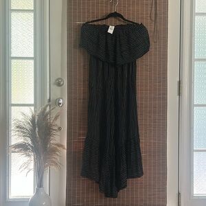 ✨American Eagle (AE) Jumpsuit✨
Black & White | Strapless & cropped | Medium